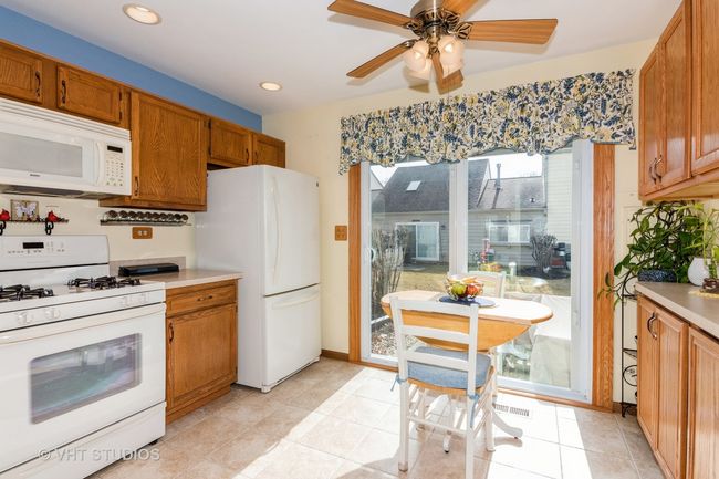 1351 Woodlake Dr, Townhouse with 2 bedrooms, 2 bathrooms and 1 parking in Carol Stream IL | Image 10