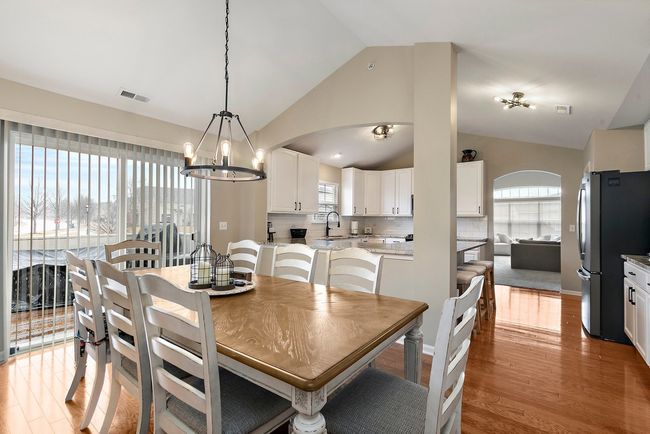 2618 - 2618 Maple Cir, Condo with 2 bedrooms, 2 bathrooms and 4 parking in West Dundee IL | Image 9
