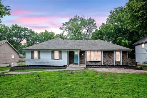 6100 N Cleveland Ave, Gladstone, MO, 64119-1942 | Card Image