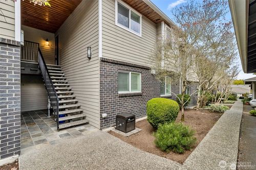 b11-629 Kirkland Way, Kirkland, WA, 98033 | Card Image