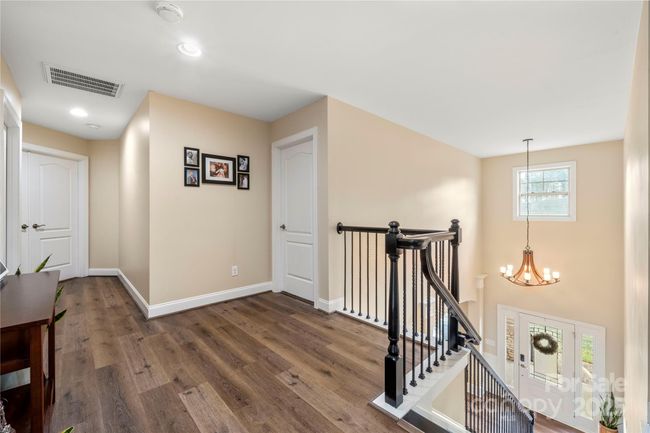 Upstairs foyer | Image 21