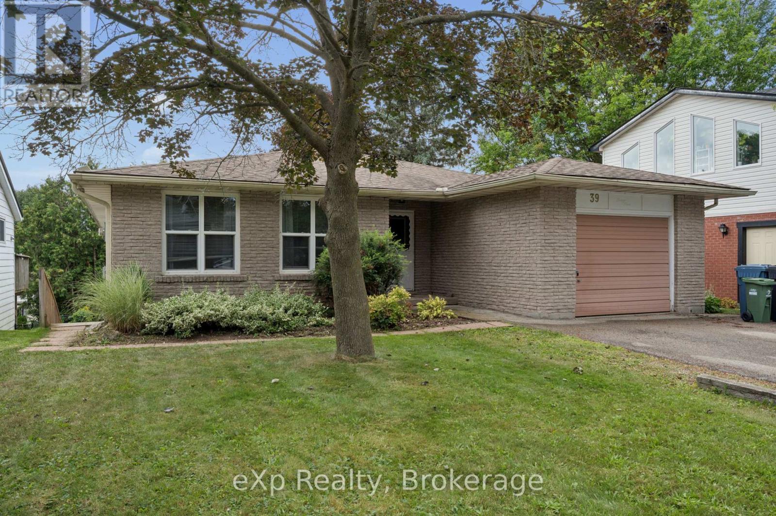 Residential in Guelph (Kortright West) 3