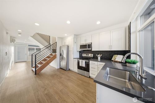 1055 S Cloverdale St, Seattle, WA, 98108-4744 | Card Image