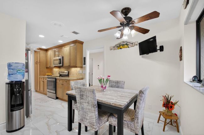 6858 Fountains Cir, Condo with 3 bedrooms, 3 bathrooms and null parking in Lake Worth FL | Image 14