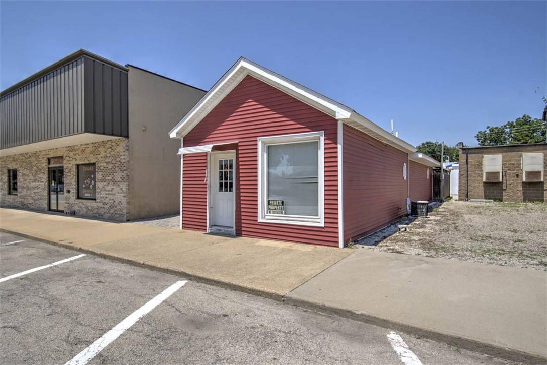 115 W Main St, Maroa, IL 61756
