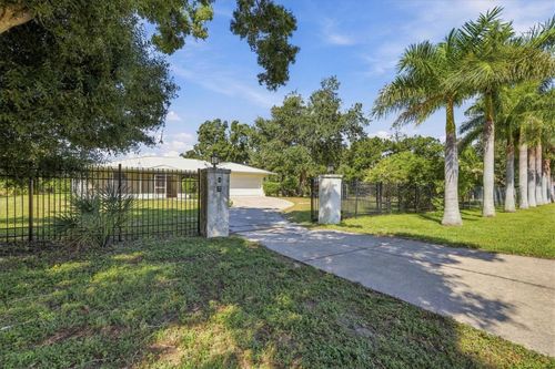 6145 N Tuttle Ave, Sarasota, FL, 34243-2468 | Card Image
