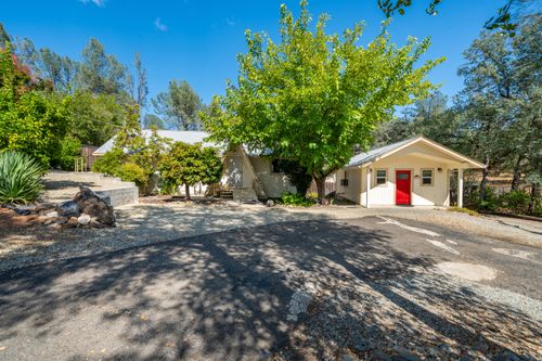 9047 Chaparral Dr, Redding, CA, 96001-9711 | Card Image