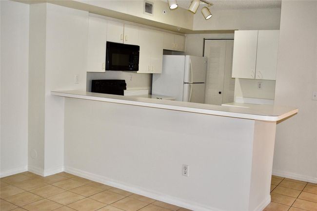 APT-111 - 2600 S University Dr, Condo with 2 bedrooms, 2 bathrooms and null parking in Davie FL | Image 33