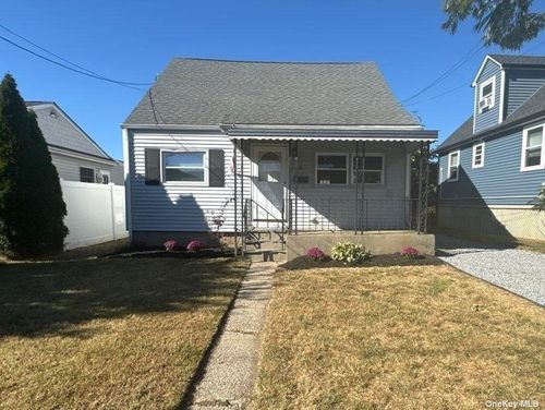 18 Schley Avenue, Lindenhurst, NY, 11757 | Card Image