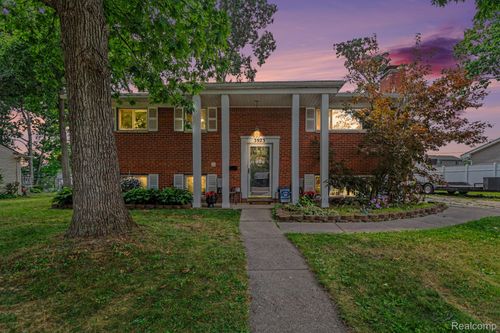 3923 Percy King Road, Waterford Charter Township, MI, 48329 | Card Image
