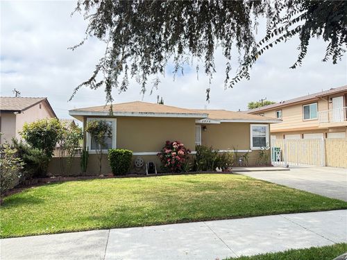3070 E 70th St, Long Beach, CA, 90805-1819 | Card Image