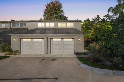 747 Peninsula Ct, Ann Arbor, MI, 48105-2507 | Card Image