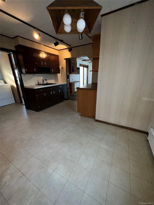 1st-460 S Bayview Ave, Freeport, NY, 11520-5331 | Card Image