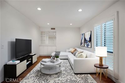 201 - Willis Avenue, Condo with 2 bedrooms, 2 bathrooms and 2 parking in Sherman Oaks CA | Image 2