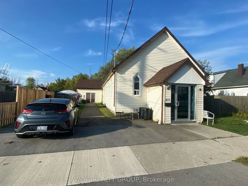 215 Broadway St, Welland, ON, L3C5L7 | Card Image
