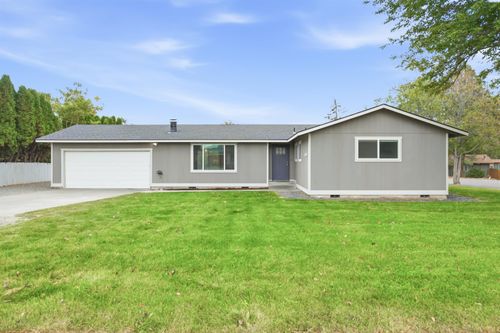 2705 S Quincy St, Kennewick, WA, 99337-3736 | Card Image