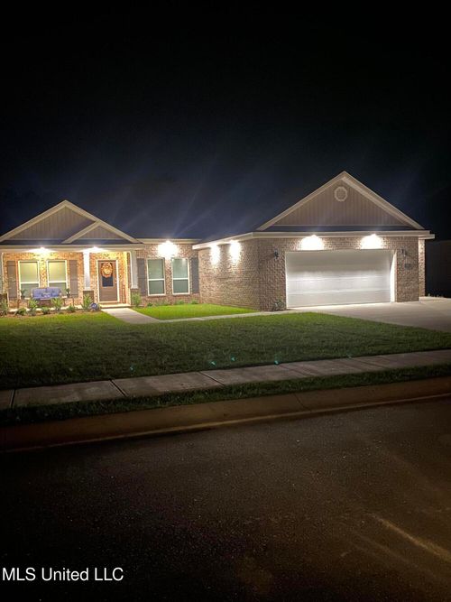 7233 Barley Dr, Ocean Springs, MS, 39564-6505 | Card Image