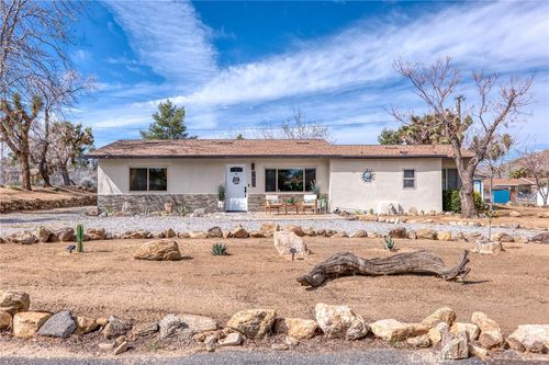 12-7432 Dumosa Ave, Yucca Valley, CA, 92284-3731 | Card Image