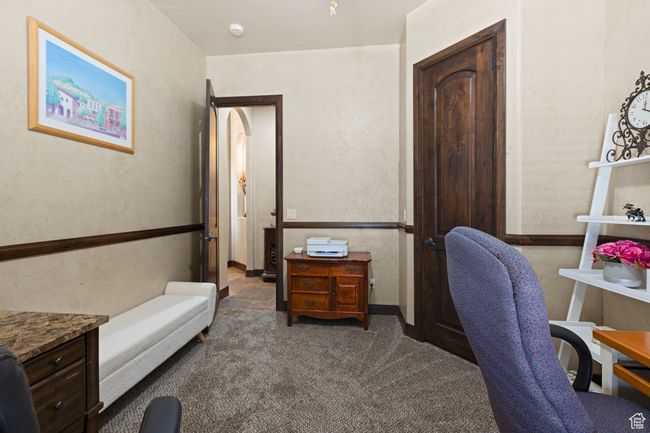 View of carpeted office | Image 43