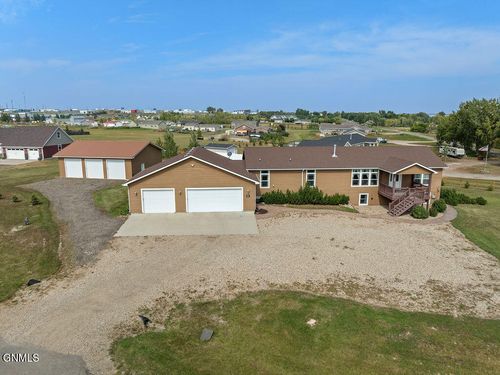 14003 Prairie Ln, Williston, ND, 58801-9331 | Card Image