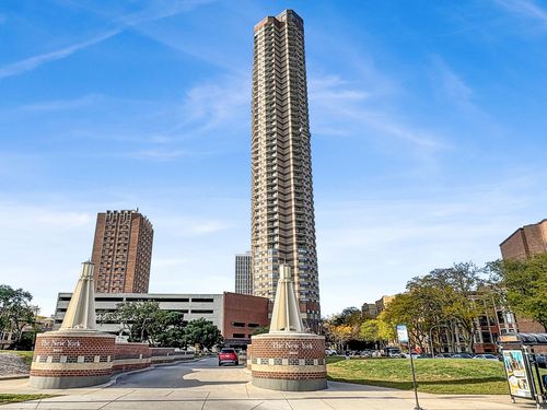 4103-3660 N Lake Shore Dr, Chicago, IL, 60613-5318 | Card Image