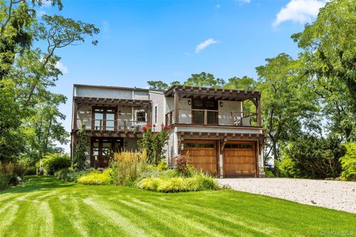 16 Old Field Woods Rd, Setauket, NY, 11733-1618 | Card Image