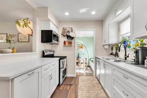 8800 Redfield Ln, Austin, TX, 78758-7212 | Card Image