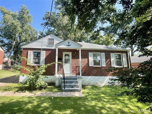 13 Saint Margaret Ct, Florissant, MO, 63031-8128 | Card Image