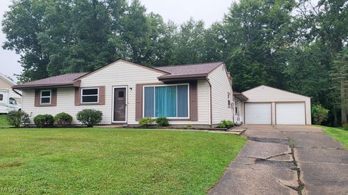 13031 Dorothy Dr, Chesterland, OH, 44026-3028 | Card Image