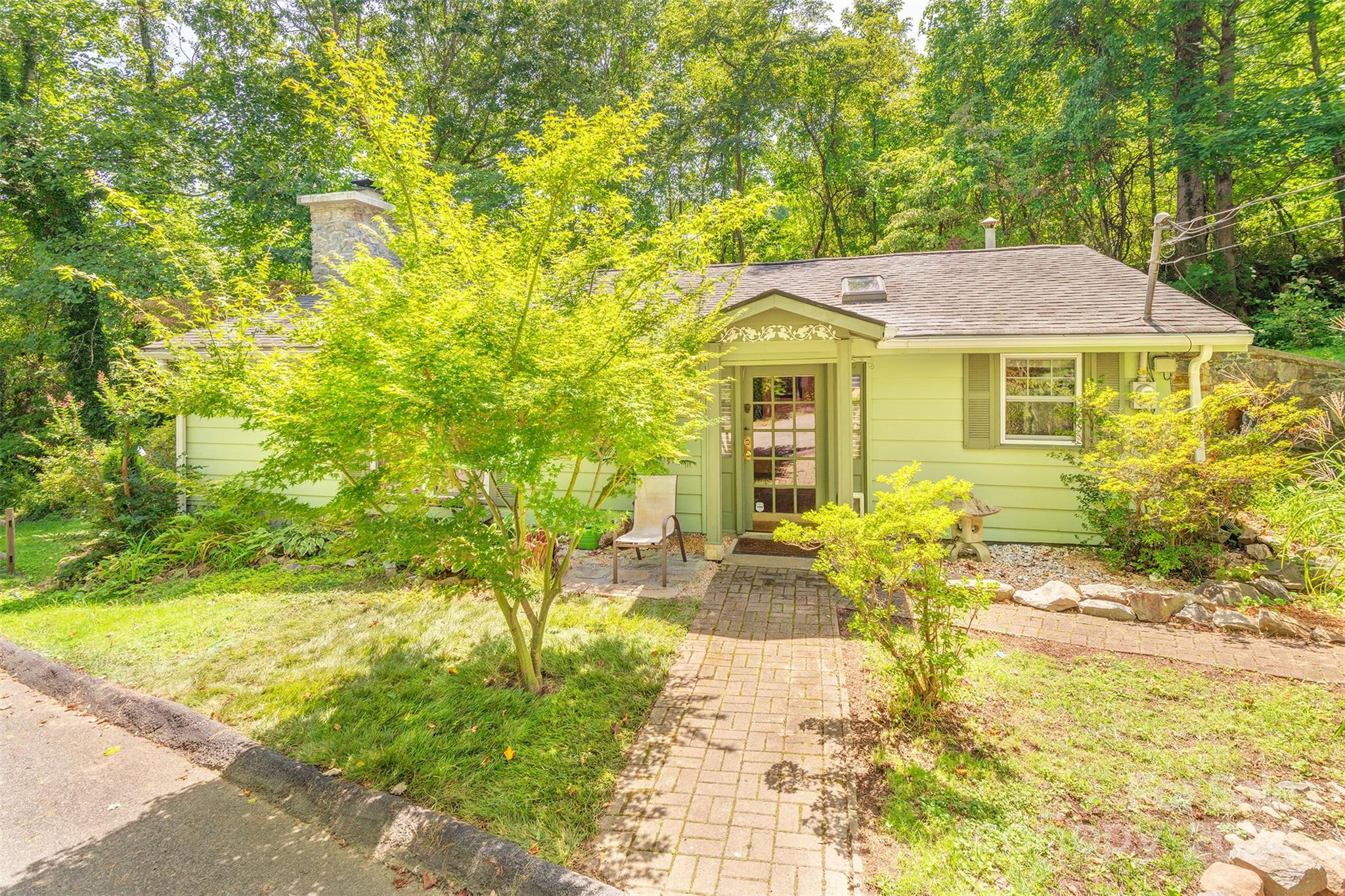 Rollingwood Rd, Asheville, NC 28805