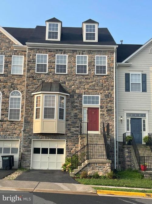 825 Bluefield Sq Ne, LEESBURG, VA, 20176-6676 | Card Image