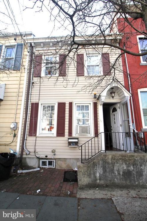 625 Lamberton St, Trenton, NJ, 08611-2911 | Card Image