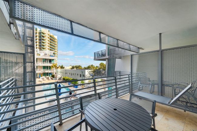 327 - 1437 Collins Ave, Condo with 0 bedrooms, 1 bathrooms and null parking in Miami Beach FL | Image 13