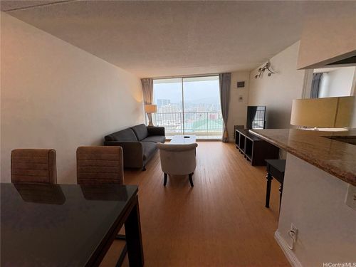 2712-400 Hobron Ln, Honolulu, HI, 96815-1207 | Card Image