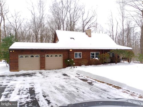 8135 Covered Bridge Rd, QUAKERTOWN, PA, 18951-3219 | Card Image