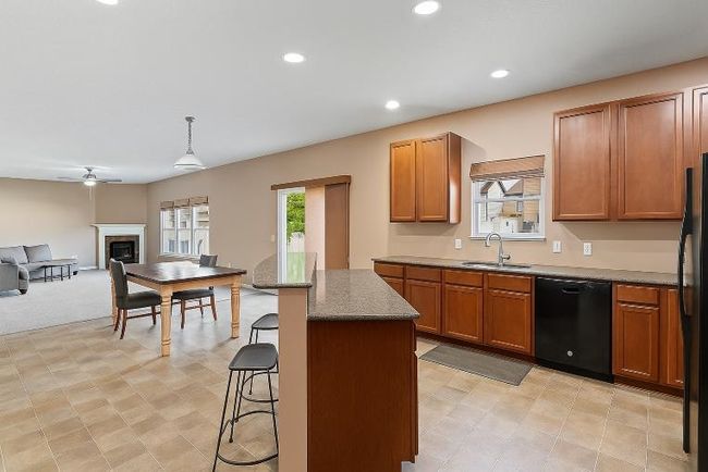2204 Hummingbird Dr, House other with 5 bedrooms, 4 bathrooms and 3 parking in Bellevue NE | Image 5