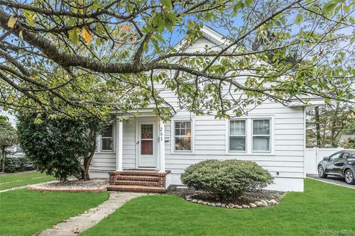 251 N Long Beach Ave, Freeport, NY, 11520-1506 | Card Image