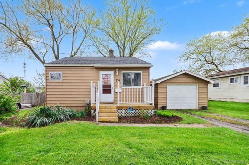 74 E Colgate Ave, Pontiac, MI, 48340-1221 | Card Image