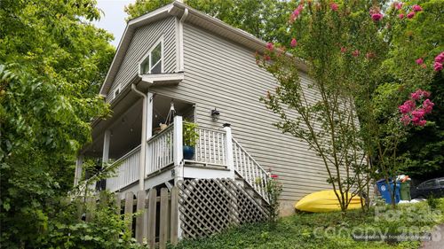 18 Old West Chapel Rd, Asheville, NC, 28803-1118 | Card Image