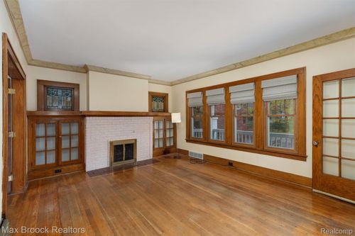 1337 Wayburn St, Grosse Pointe Park, MI, 48230-1070 | Card Image