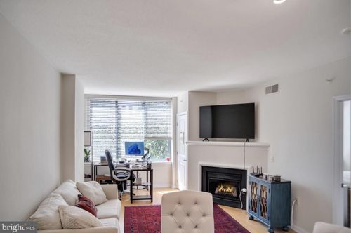 402-851 N Glebe Rd, ARLINGTON, VA, 22203-4150 | Card Image