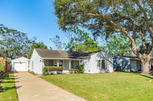 114 Tarpon Ave, Galveston, TX, 77550-3132 | Card Image