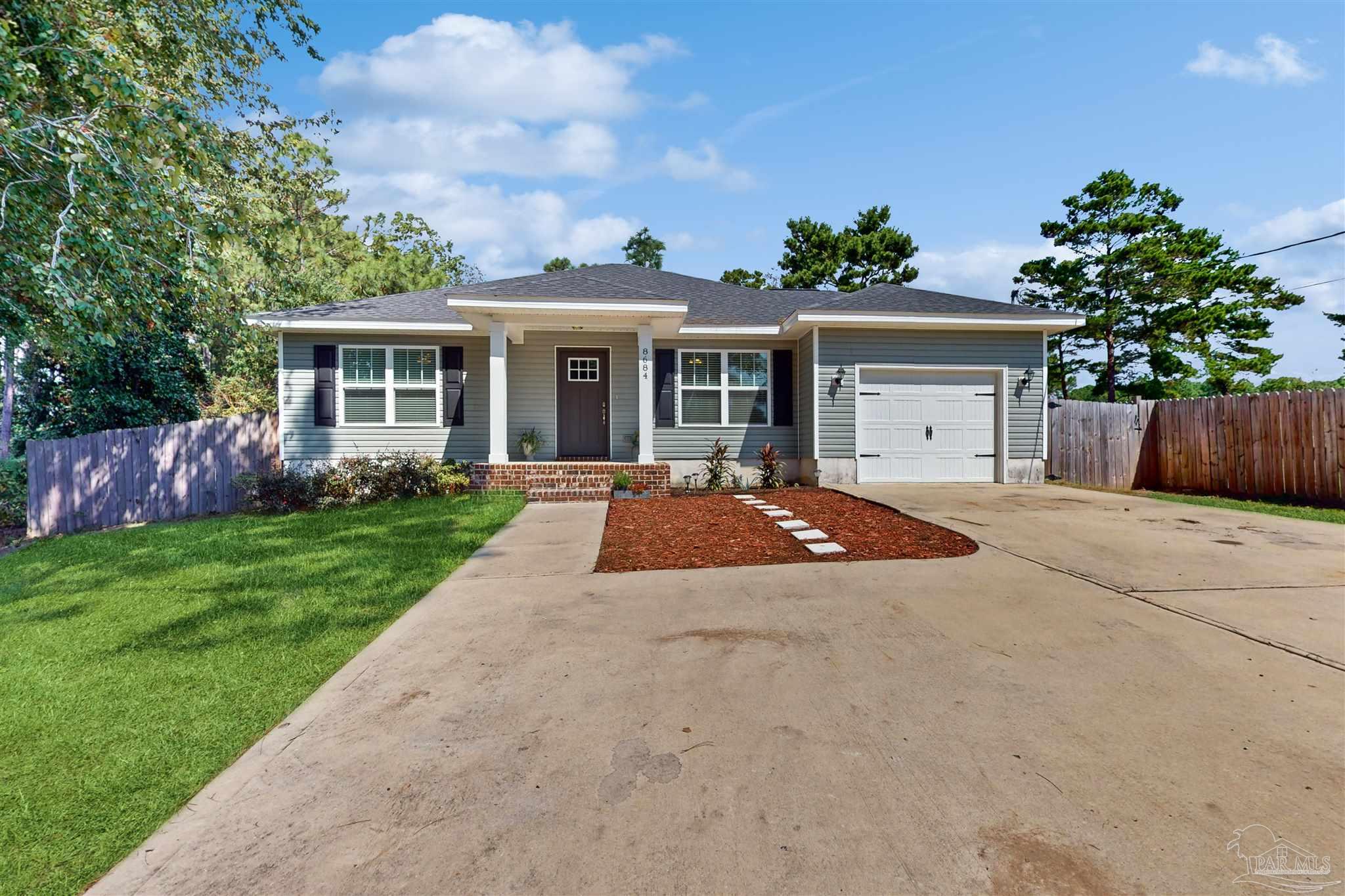 Estrada St, Navarre, FL 32566