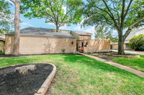 1319 E Brooklake Dr, Houston, TX, 77077-3203 | Card Image