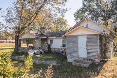 2033 Shelby Road, House other with 3 bedrooms, 1 bathrooms and null parking in Kings Mountain NC | Image 2