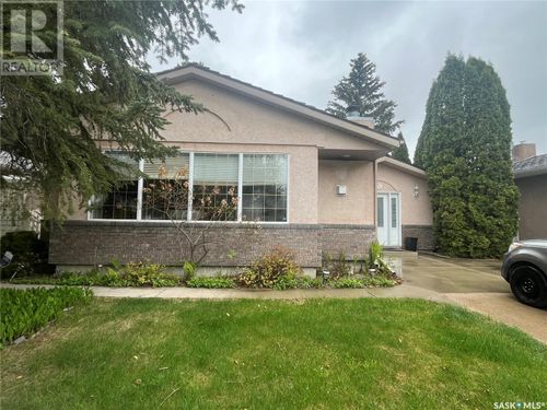 918 East Ctr, Saskatoon, SK, S7J3A1 | Card Image