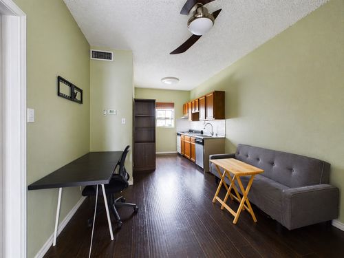 205-3206 King St, Austin, TX, 78705-2242 | Card Image