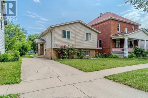 326 Langlois Ave, Windsor, ON, N9A2G1 | Card Image
