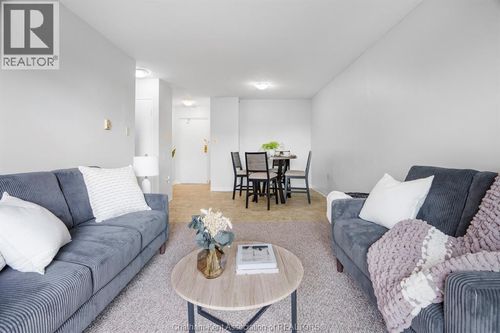 130 Park Ave E, Chatham, ON, N7M3V6 | Card Image