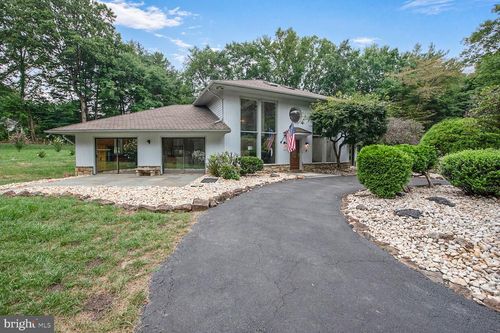 11208 Georgetown Pike, Great Falls, VA, 22066-1304 | Card Image